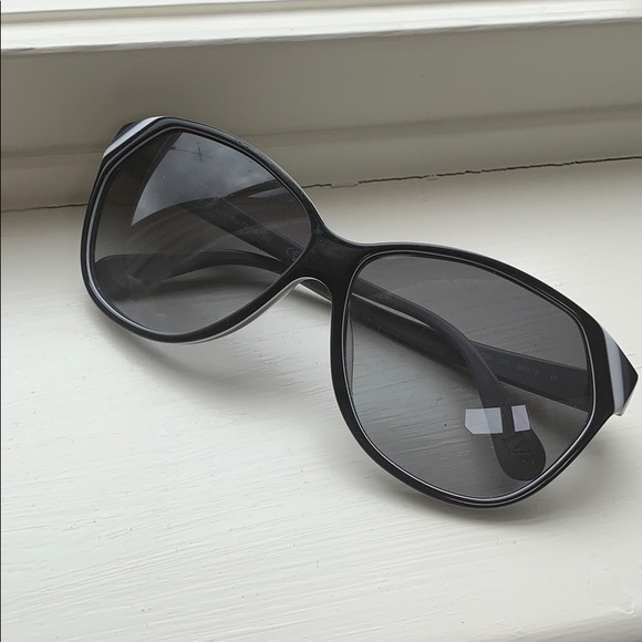 Diane Von Furstenberg black and grey sun glasses - Picture 1 of 3